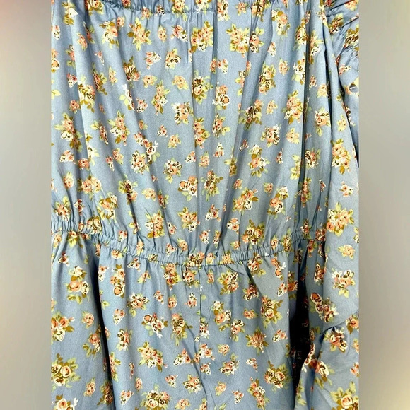 🆕 Hint of Blush Blue Floral Romper - Picture 12 of 12